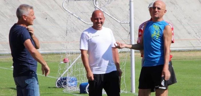 Stefano Bettinelli, a sinistra, insieme a Beppe Sannino, ieri al Franco Ossola per gli Open Gol dell'Accademia Varese