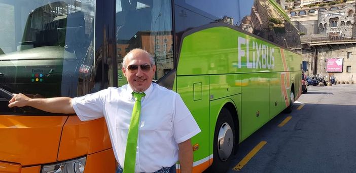 Massimiliano, l'autista di FlixBus per la Morandi di Varese premiato per il record di viaggi internazionali