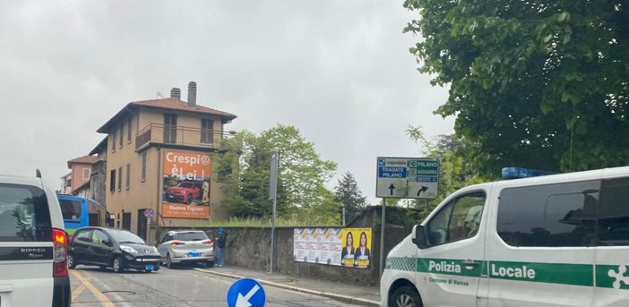 Le immagini dell'incidente avvenuto a Varese tra largo Flaiano e viale Borri Le immagini dell'incidente avvenuto a Varese tra largo Flaiano e viale Borri