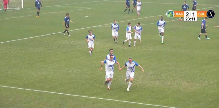 Il ciclone Magenta s'abbatte sulla fragile Solbiatese di oggi (foto tratta dalla diretta di Paolozerbi.com)