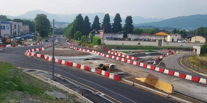 La rotonda sulla superstrada Vergiate - Besozzo aperta il mese scorso a Malgesso