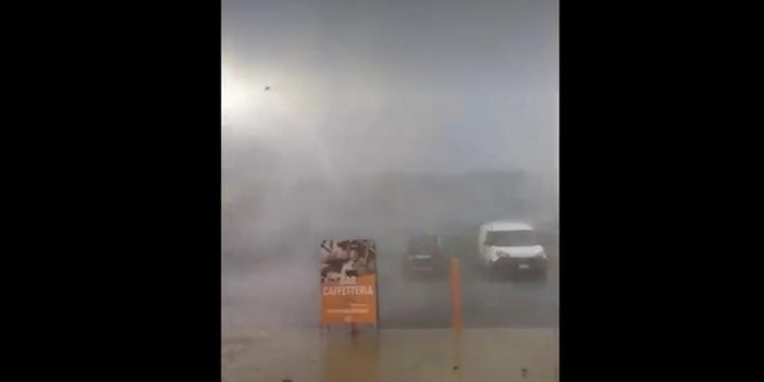 VIDEO. Downburst a Tradate spazza via tutto ciò che si trova davanti VIDEO. Downburst a Tradate spazza via tutto ciò che si trova davanti