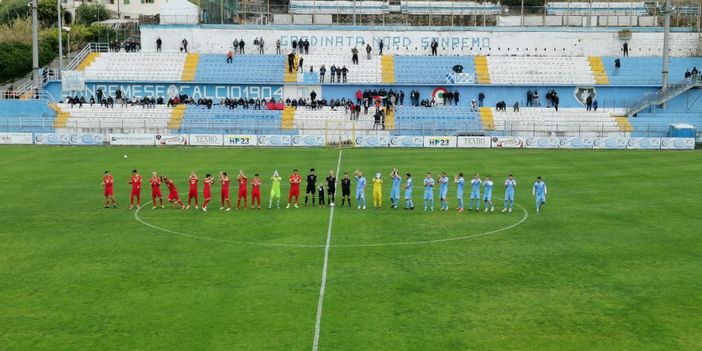 Anticipi: Sanremese bloccata in casa dal Bra (1-1). Che arriva a -1 dal Varese, tallonato anche dal Chieri (2-1 a Fossano) Anticipi: Sanremese bloccata in casa dal Bra (1-1). Che arriva a -1 dal Varese, tallonato anche dal Chieri (2-1 a Fossano)