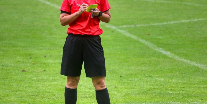 LA LETTERA. «Io, allenatore di una squadra di ragazzi, vedo arbitri intoccabili e lontani delle emozioni del campo. Questo sistema crea padroni in divisa invece che servitori del gioco»