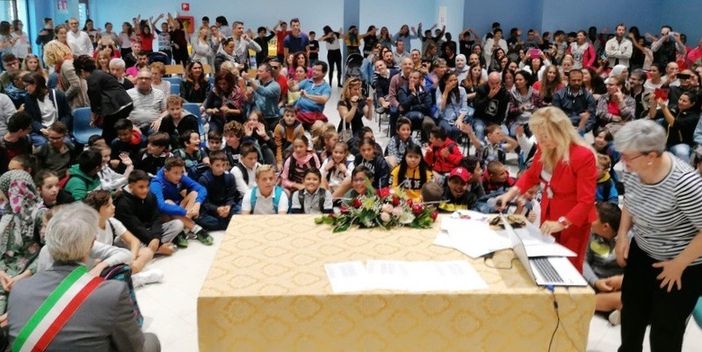 Alla scoperta della scuola del futuro. Il Comune apre le porte della "Pellico"