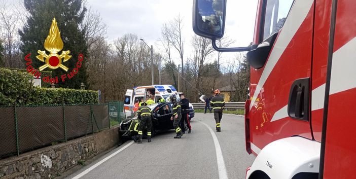 Ancora un incidente sulla statale 233: elisoccorso in azione a Cadegliano, ferita una donna