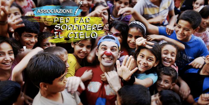 L'associazione "Per Far Sorridere il Cielo" compie 10 anni e continua a strappare un sorriso ai bimbi della guerra L'associazione "Per Far Sorridere il Cielo" compie 10 anni e continua a strappare un sorriso ai bimbi della guerra