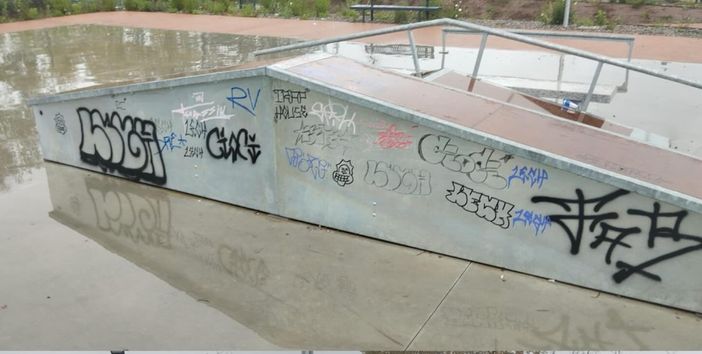 I vandalismi al parco di via Mugnai a Morazzone I vandalismi al parco di via Mugnai a Morazzone