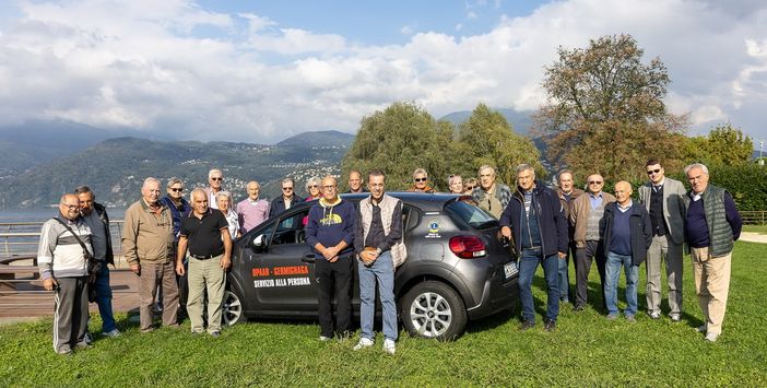 L'auto donata dal Lions Club Luino all'Opaar di Germignaga L'auto donata dal Lions Club Luino all'Opaar di Germignaga