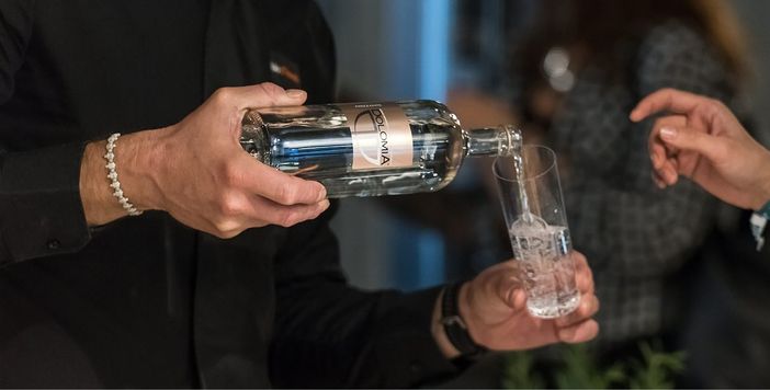 Dal calcio allo sci: Acqua Dolomia ama gli sportivi