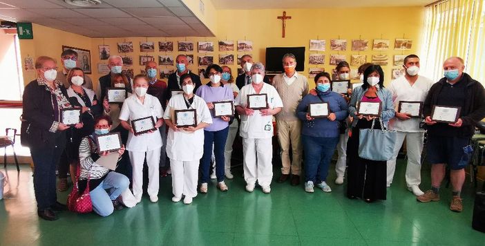 Luino, scade il mandato del consiglio di amministrazione della Fondazione Comi: premiati i dipendenti storici