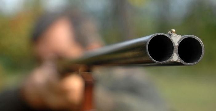 Si aggiravano nei boschi di Angera armati di fucile: denunciati dai carabinieri Si aggiravano nei boschi di Angera armati di fucile: denunciati dai carabinieri