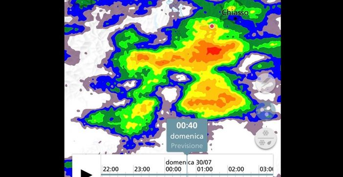 La previsione del radar di MeteoSvizzera per le 0.40 di domenica mattina: il puntino rosso è Varese La previsione del radar di MeteoSvizzera per le 0.40 di domenica mattina: il puntino rosso è Varese