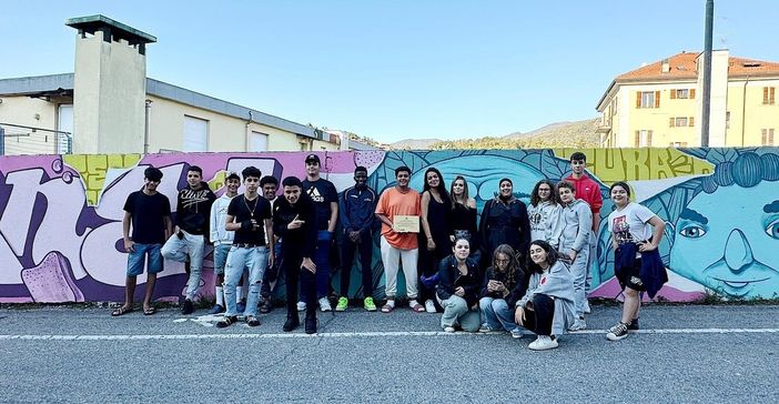 Completato a Luino il murales in via Ronchetto realizzato dai ragazzi di "Ci sto? Affare fatica"