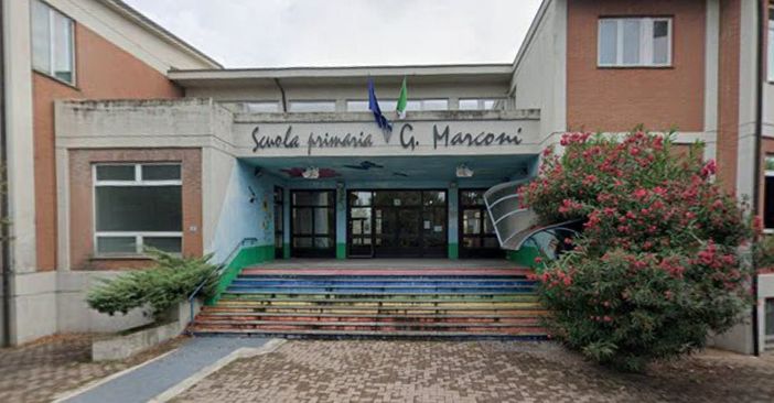 L'ingresso della scuola primaria Marconi di Varese