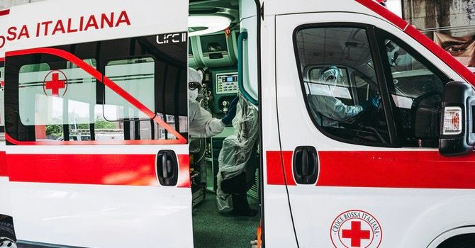 Schianto sulla 336 di Malpensa: soccorse quattro presone. Incidente anche a Vergiate Schianto sulla 336 di Malpensa: soccorse quattro presone. Incidente anche a Vergiate