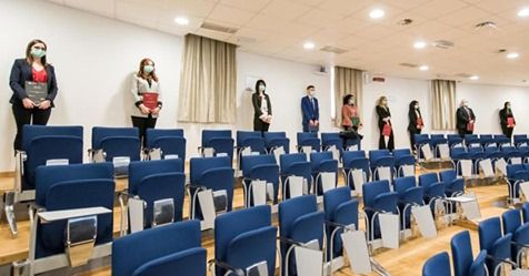 SIMBOLO D'ITALIA. La foto degli infermieri laureati all'Insubria durante l'emergenza esempio di rinascita per il ministro Manfredi