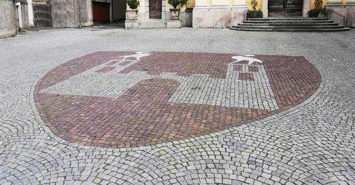 Ancora sconosciute le cause del fortissimo boato udito ieri sera in tarda serata a Bizzozero (la foto di piazza Sant'Evasio, cuore del rione, è tratta dalla pagina Facebook Bizzozero & Bizzozeresi) Ancora sconosciute le cause del fortissimo boato udito ieri sera in tarda serata a Bizzozero (la foto di piazza Sant'Evasio, cuore del rione, è tratta dalla pagina Facebook Bizzozero & Bizzozeresi)