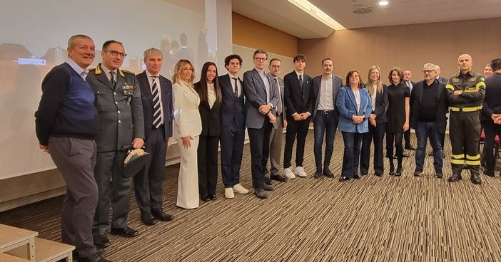 Assemblea d'istituto speciale per gli studenti del Ferraris stamattina all'Unahotels (foto Provincia di Varese) Assemblea d'istituto speciale per gli studenti del Ferraris stamattina all'Unahotels (foto Provincia di Varese)