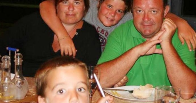 Dieci anni fa la tragica morte di Fabrizio Colombo e dei suoi figli Luca e Martino. Besozzo e Varese non dimenticano: «Il vostro ricordo è tatuato sulla pelle»