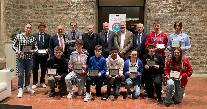 Anni Verdi 2023: al Panathlon Varese sfilata di giovani campioni con le stelle del Fair Play Marotta e Corbisiero Anni Verdi 2023: al Panathlon Varese sfilata di giovani campioni con le stelle del Fair Play Marotta e Corbisiero