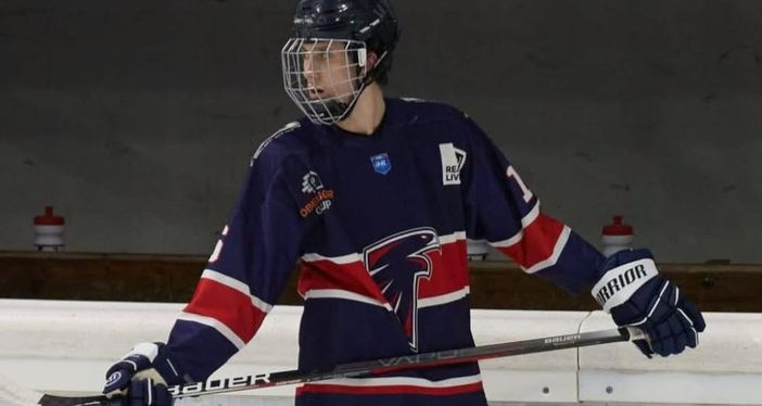 Alex Venturi, 19 anni, 1.90 centimetri per 75 chili, originario di Bressanone (foto dal profilo Facebook ufficiale di HC Falcons Brixen - Bressanone)