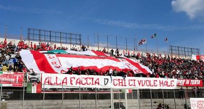 ALLA FACCIA "D" CHI CI VUOLE MALE. Ufficiale la fusione con il Busto 81 e il balzo in avanti di cinque categorie: i biancorossi tornano al Franco Ossola