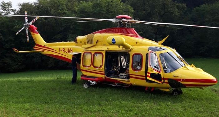 Colpito in cava da una pietra in testa: grave un operaio a Caravate