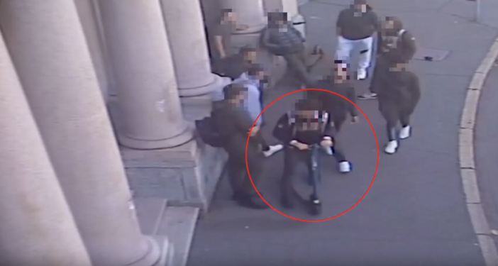 Studente aggredito e rapinato davanti a scuola, presi altri due membri della baby gang