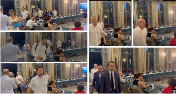 Si alzano e se ne vanno: la sequenza dell'uscita di scena dal consiglio comunale di Varese dei consiglieri di minoranza