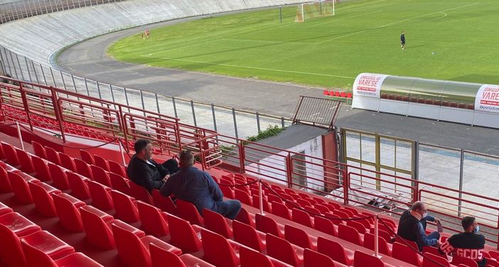 Antonio Rosati e Filippo Lo Pinto parlano del futuro in tribuna al Franco Ossola dopo la vittoria del Varese sul Borgosesia