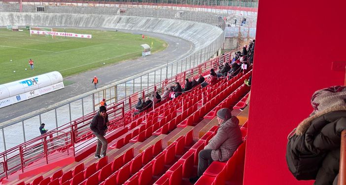 Il deserto del Franco Ossola per un Varese in eterno galleggiamento nella mediocrità della serie D Il deserto del Franco Ossola per un Varese in eterno galleggiamento nella mediocrità della serie D