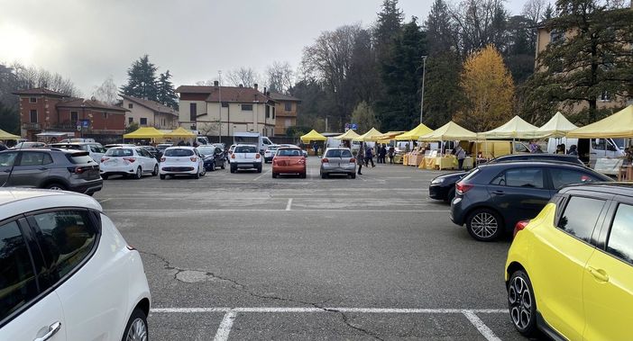 Anziano colpito da malore, momenti di paura davanti al mercato
