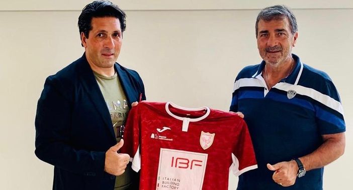 Fraietta, Tosca e, in primo piano, la maglia della Vergiatese