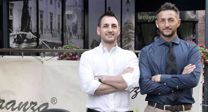 Nella foto di copertina i titolari della Paranza Attilio e Pietro Epifano. Nelle foto in fondo al pezzo i due fratelli e lo staff ritratti con alcuni "vip" passati dal locale: Aleksa Avramovic, Dario Fo, Francesco De Gregori, Mario Balotelli, le gemelle Kessler, Giovanni Storti, Lorella Cuccarini e Stefano Pioli