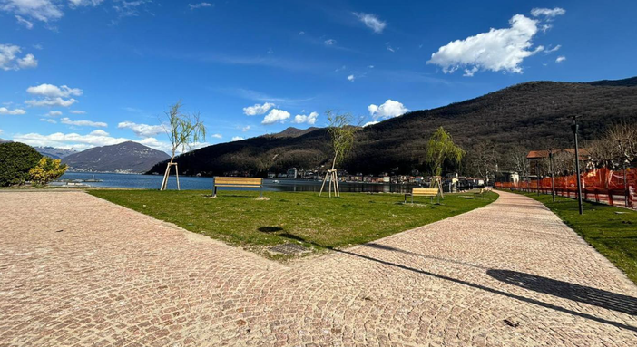 La nuova passerella del lungolago collega piazzale Pozzi con l'attracco dei battelli (foto Comune di Porto Ceresio) La nuova passerella del lungolago collega piazzale Pozzi con l'attracco dei battelli (foto Comune di Porto Ceresio)