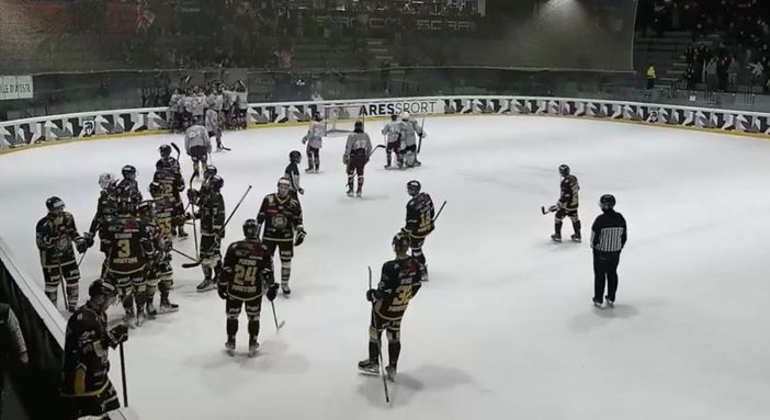 Finisce con l'Aosta in festa e i Mastini a testa alta, ko dopo 16 rigori (si ringrazia Tiberio per le immagini in gallery) Finisce con l'Aosta in festa e i Mastini a testa alta, ko dopo 16 rigori (si ringrazia Tiberio per le immagini in gallery)