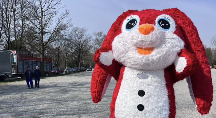 VIDEO. Luna park alla Schiranna, conto alla rovescia: la mascotte Pasqualino aspetta i varesini