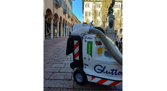 Varese, arriva l’aspiratore “Glutton”: un nuovo macchinario per la pulizia accurata del centro storico