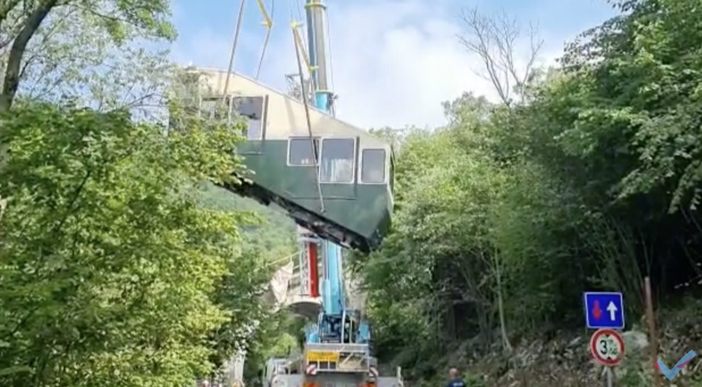 VIDEO. Rimosse le cabine della funicolare. Andranno a rifarsi il look in Abruzzo