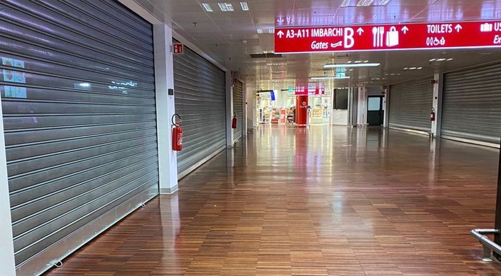 FOTO. «In aeroporto sento solo il rumore del mio trolley. Viene quasi da piangere»