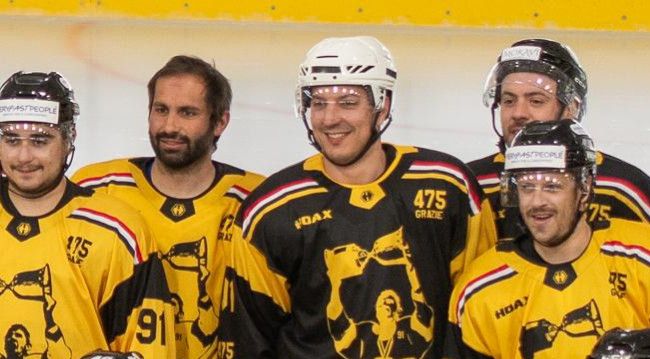 Alessandro Re, qui con il casco bianco alla partita d'addio di Raimondi, a 39 anni sarà di nuovo giallonero (foto Galbiati)