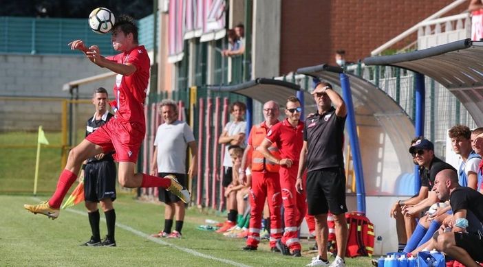 La Varesina esordisce oggi alle 17 a Venegono Superiore in Coppa con il Club Milano (foto tratta dal profilo Facebook ufficiale della Varesina Calcio)