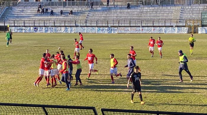 Ezio Rossi: «E' tutta per i nostri tifosi. E per chi è subentrato». Otelè: «Il gol lo ha segnato il gruppo» Ezio Rossi: «E' tutta per i nostri tifosi. E per chi è subentrato». Otelè: «Il gol lo ha segnato il gruppo»