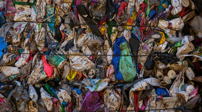 Presse per rifiuti speciali: come trattare polistirolo e bottiglie in azienda Presse per rifiuti speciali: come trattare polistirolo e bottiglie in azienda