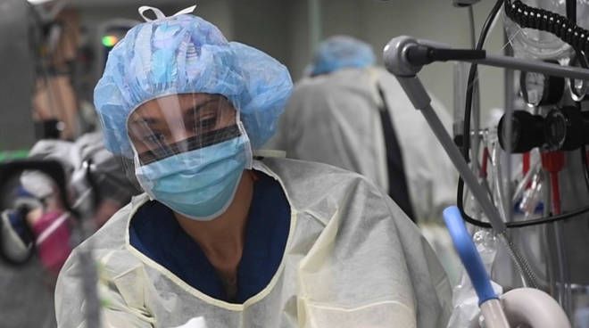 Coronavirus, tornano a calare i ricoverati: sono 291. Al Circolo chiude una delle quattro terapie intensive "Covid+" Coronavirus, tornano a calare i ricoverati: sono 291. Al Circolo chiude una delle quattro terapie intensive "Covid+"