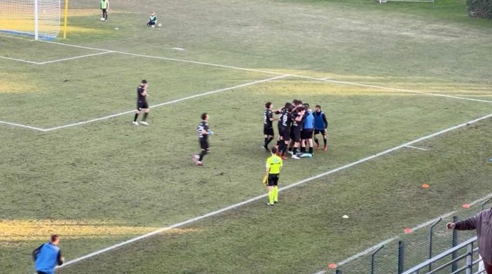 Tutti su Orellana dopo il 4-3 che ribalta partita e Ponte San Pietro Tutti su Orellana dopo il 4-3 che ribalta partita e Ponte San Pietro