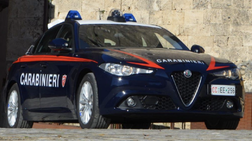In casa con un etto di coca e hashish, aggredisce i carabinieri: 26enne arrestato a Luino