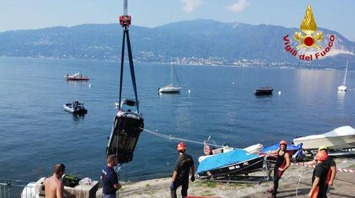 Verbania: auto scivola nel lago, nessun ferito