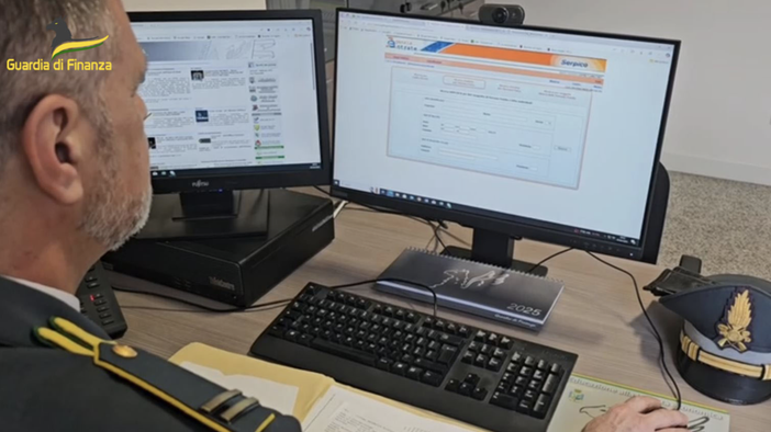 La Guardia di Finanza smaschera contabile infedele: aveva sottratto circa 440mila euro per spese personali, shopping e viaggi La Guardia di Finanza smaschera contabile infedele: aveva sottratto circa 440mila euro per spese personali, shopping e viaggi